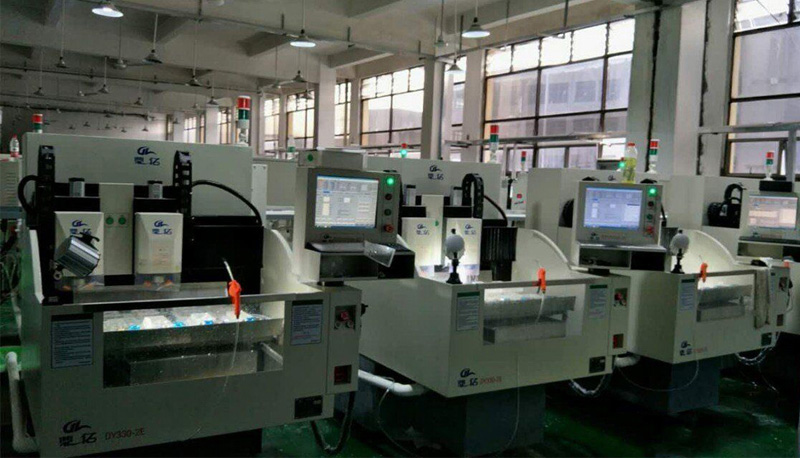 鼎億高光機(jī)廠家?guī)臀医鉀Q了所有的困難